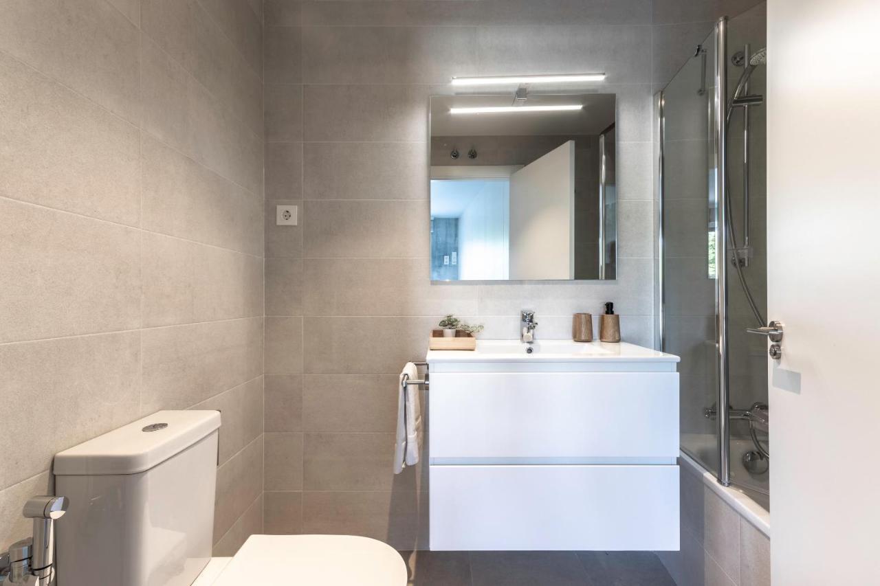 Akomodat En Precioso Y Moderno Con Jardin Y Parking Getxo Buitenkant foto