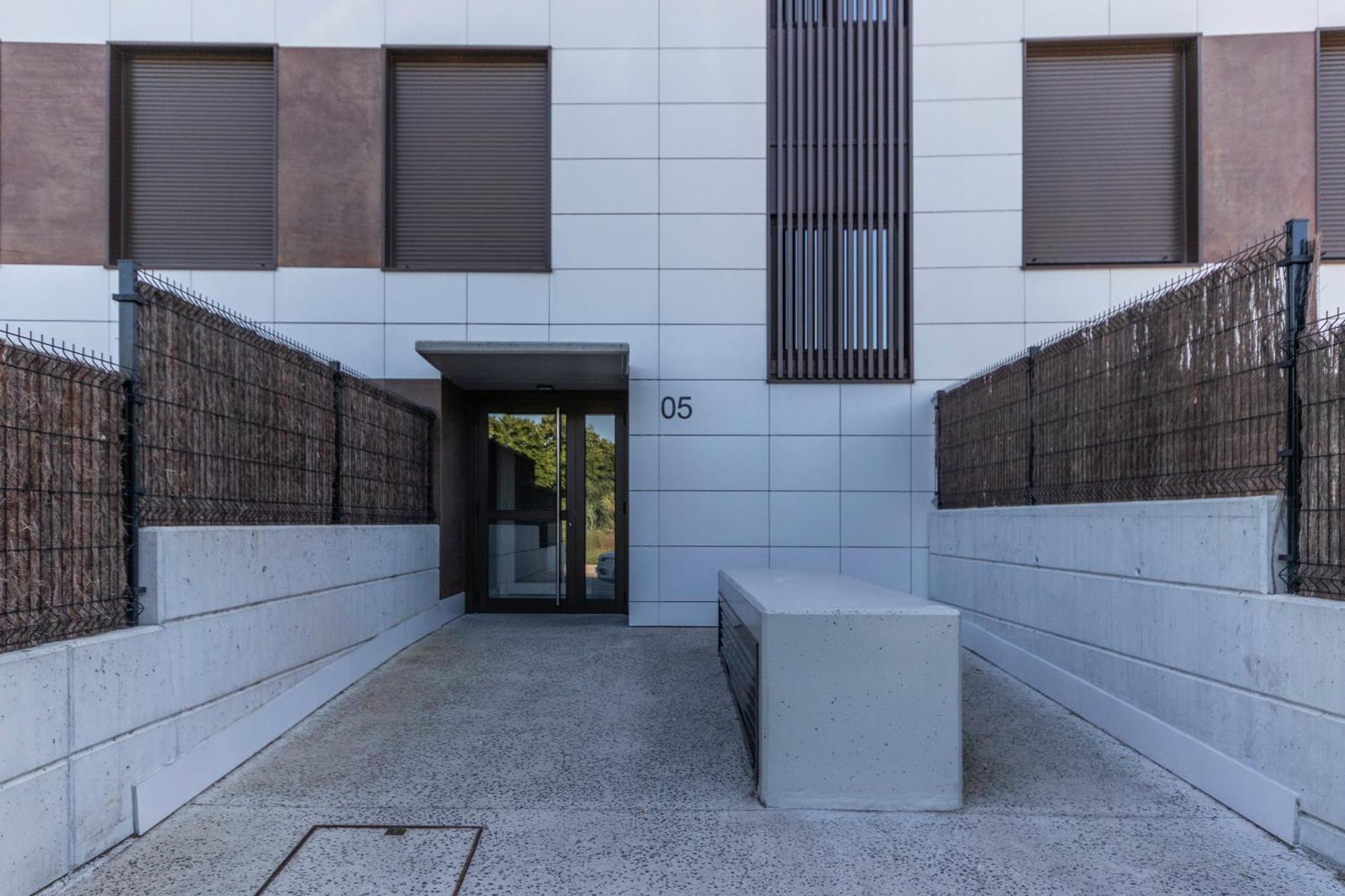 Akomodat En Precioso Y Moderno Con Jardin Y Parking Getxo Buitenkant foto