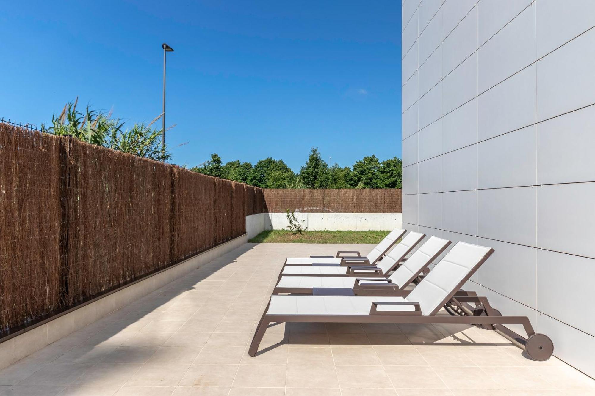 Akomodat En Precioso Y Moderno Con Jardin Y Parking Getxo Buitenkant foto